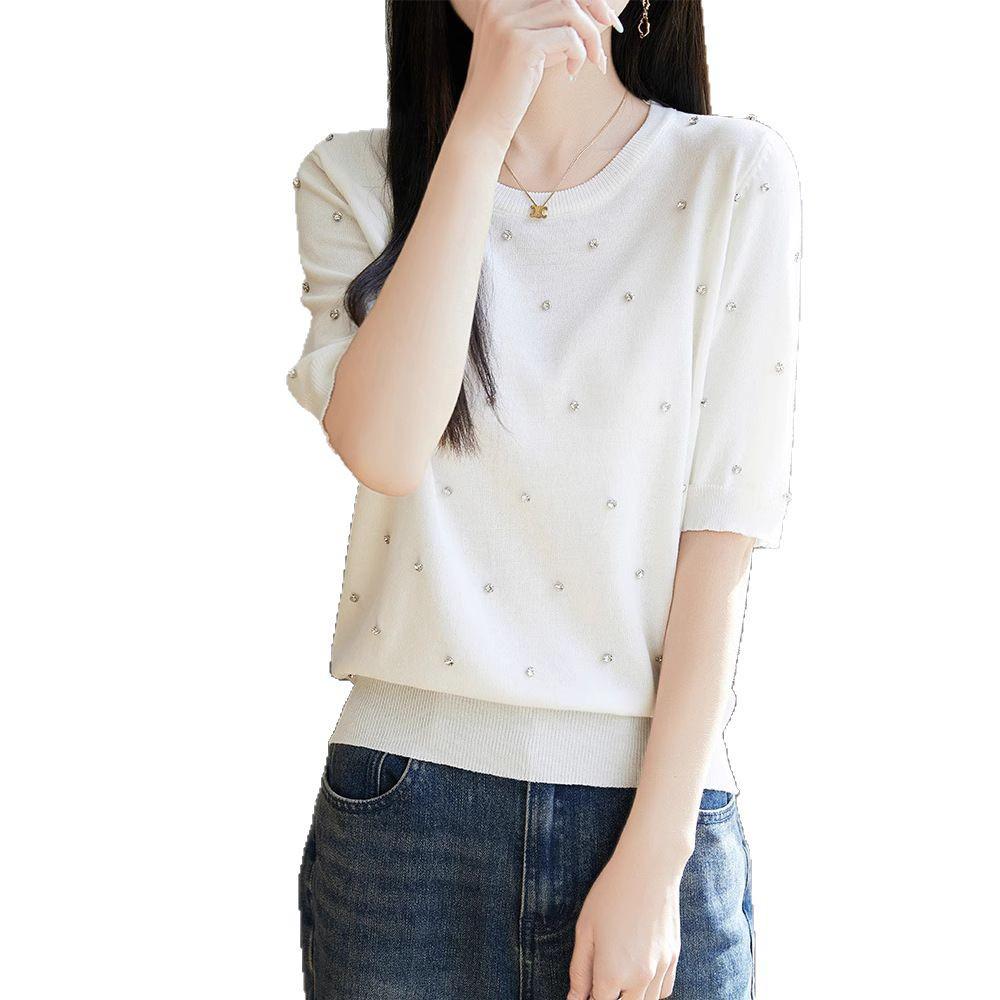 Damski zakrzywiony sweter dzianinowy z okrągłym dekoltem zdobionym koralikami - Krótki rękaw, wysokiej klasy letni top