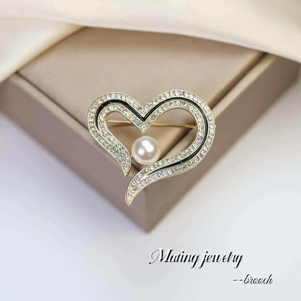 Spilla Cuore con Strass e Perle Dongdaemun Coreana: Elegante Spilla Decorativa con Smalto a Goccia per Cappotti da Donna