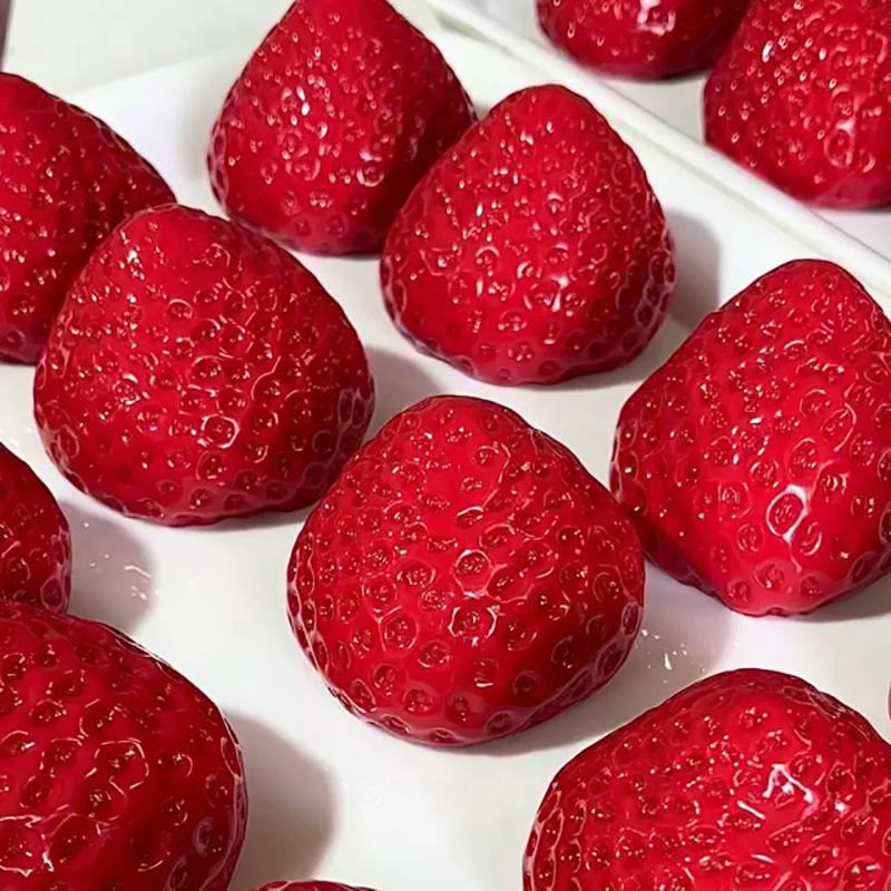 1Pc Party Gift Simulated Strawberry Release Ball Decompression Fruit Ball Pinch Le Decompression Ball Children'S Release Toy