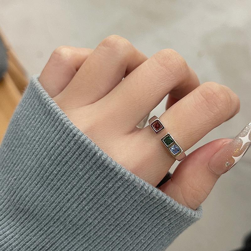 Nischendesign Sinn für Klasse Persönlichkeit Französischer kalter Wind Unregelmäßige Öffnung Modering Damen Zeigefingerring