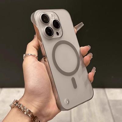 Ultradünne, matte, rahmenlose Magnethülle für iPhone 16, 15, 14, 13, 12 Pro Max mit MagSafe-Funktion zum kabellosen Laden und Linsenschutz. Transparente Abdeckung.