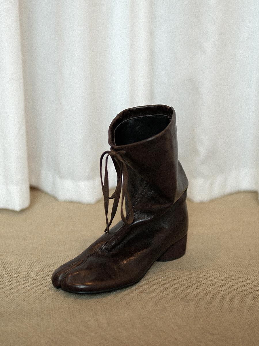 

Cowhide version niche fashionable split-toed leather short boots women s thick heel Martin boots thin straps pig s trotter boots knight boots 40