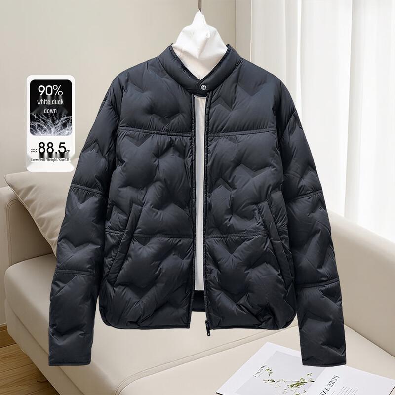 

Женская куртка на 90% пуховая, свободного кроя, с длинными рукавами M