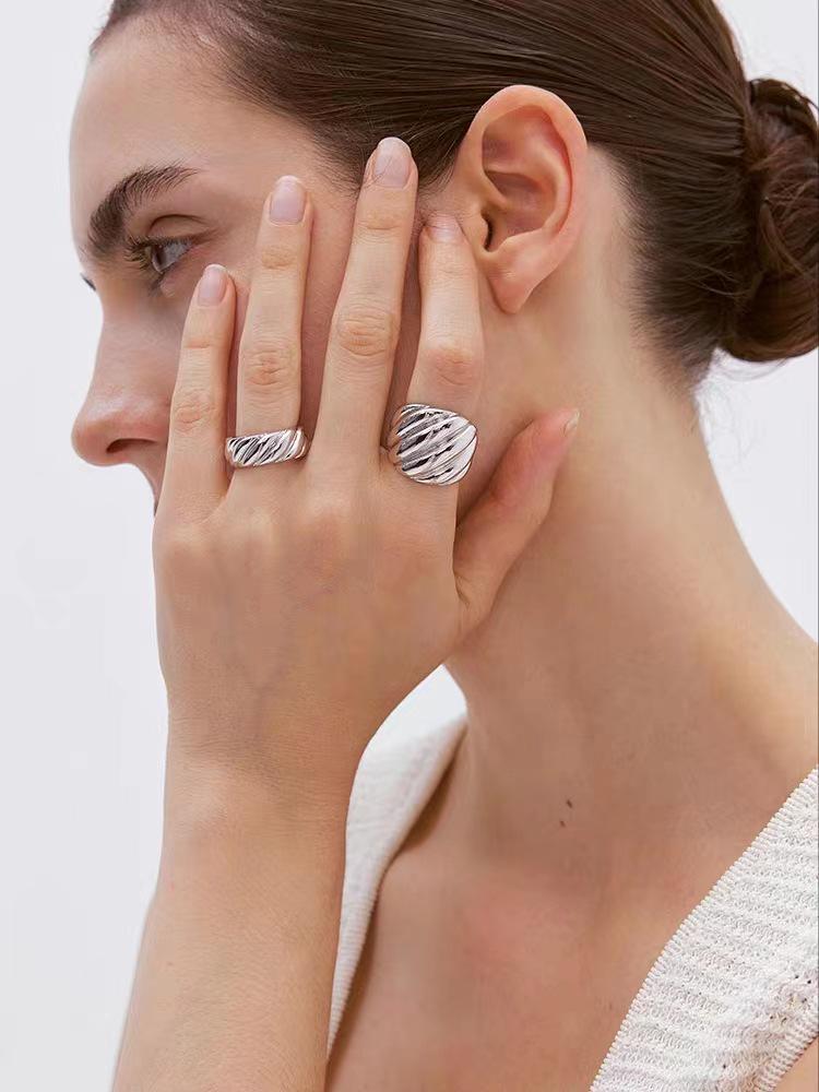 

Ribbed Texture Layered Wide Ring - European & American High-End Fashion Women s Band Size 7