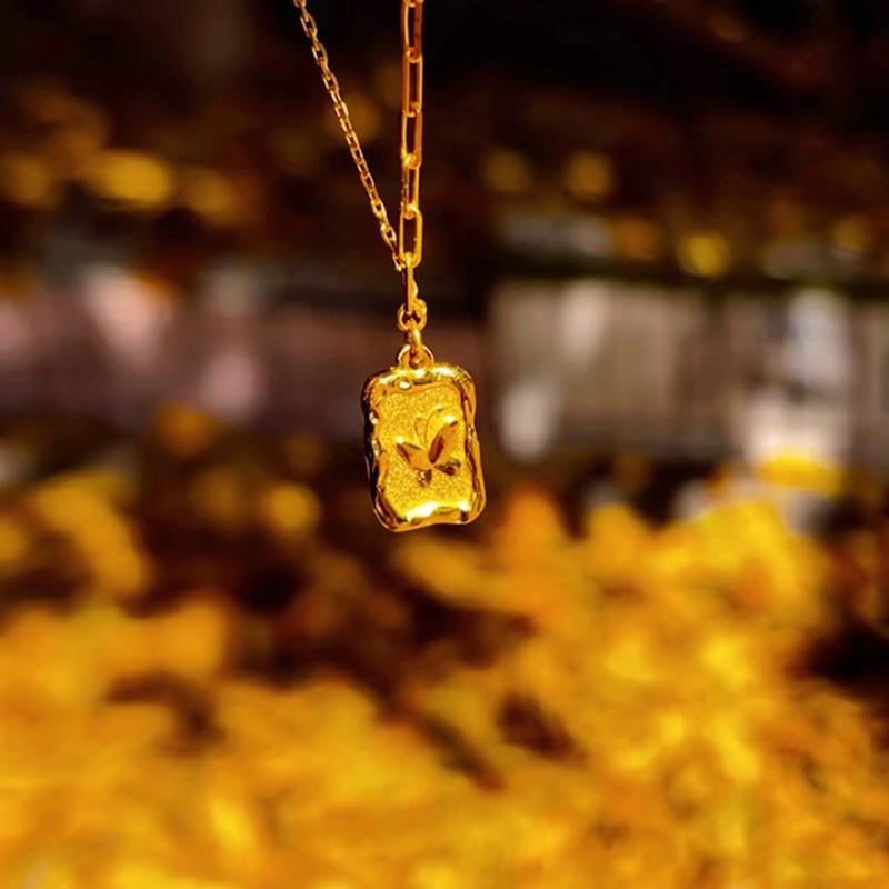 

Women s Asymmetrical Butterfly Clavicle Necklace - 18k Gold Retro Pendant, Light Luxury Gift