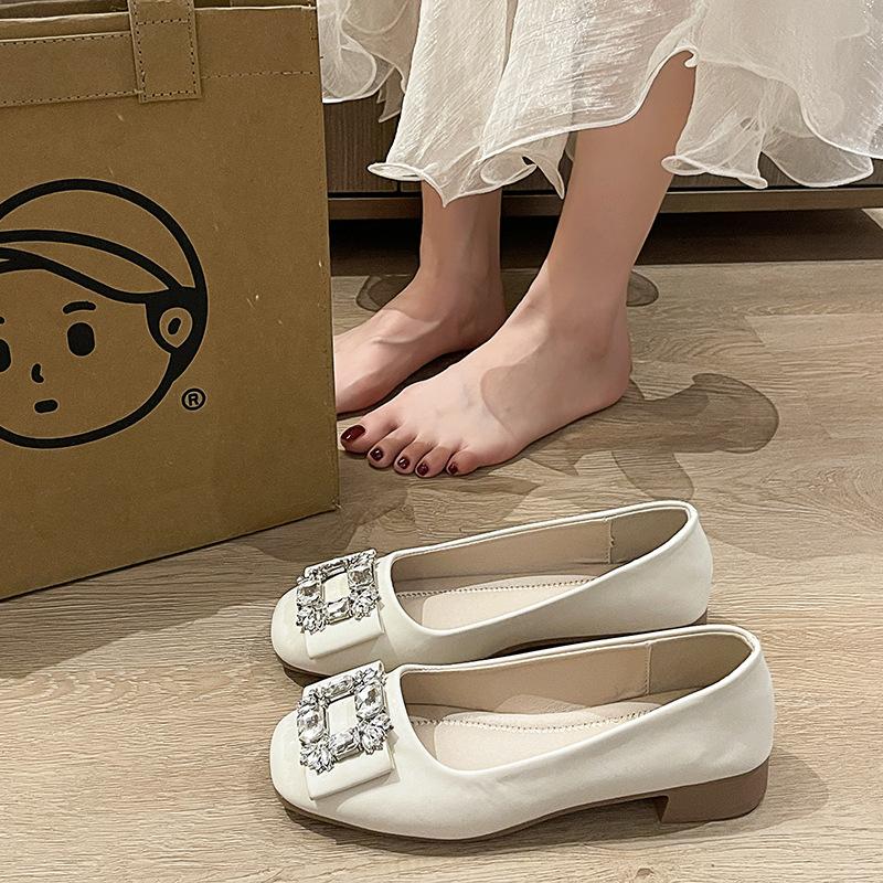 

2025 новые универсальные туфли на плоской подошве из мягкой кожи, женские туфли, модные женские туфли с неглубоким носком и квадратной головкой, мягкие туфли-бини на подошве 35