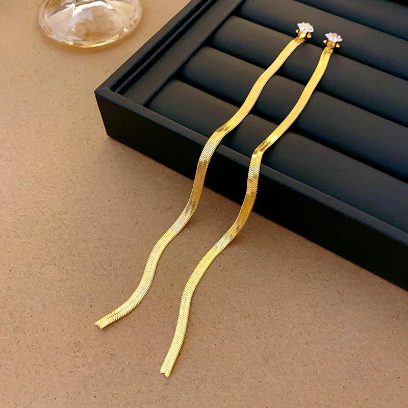 

Real gold electroplated silver needle geometric zircon fringed earrings fashionable and advanced long earrings light luxury exaggerated earrings women