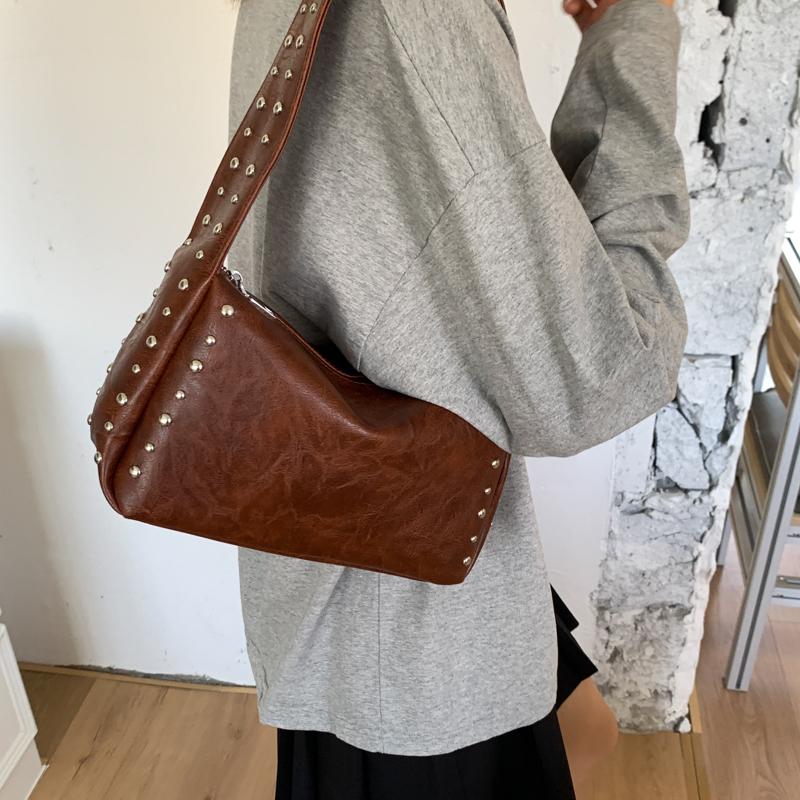 Summer New Stylish Design Solid PU Shoulder Bags Rivets Half Mo Persality Super Cool Hot Girl Style Armpit Bags for Women