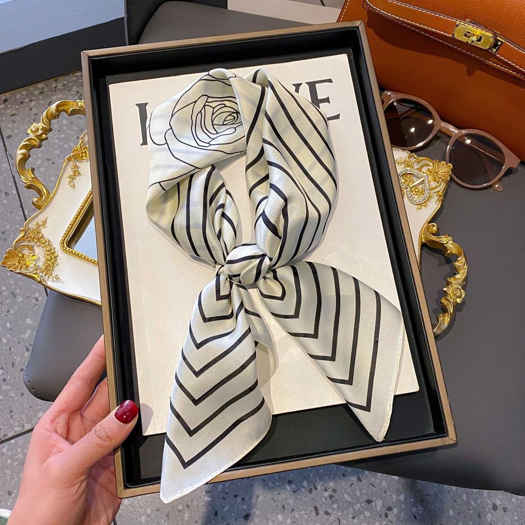 Silk scarf women's neck new scarf with coat 70 small square scarf scarf mother high-end scarf