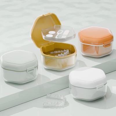 Allineatori e apparecchi dentali – Porta protesi dentarie e ortodontiche