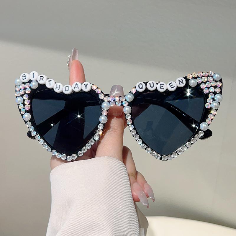 Lunettes de Soleil en Forme de Cœur Femmes Élégantes Cadeau d'Anniversaire Nuances avec Strass et Perles Design Tendance Lunettes de Soleil Faites Main