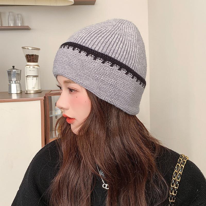 

Цветоблокирующие вязаные шапки для женщин Теплые и защищающие уши шерстяные шапки для осени и зимы Маленькие платки, подчеркивающие лицо Холодные шапки one size