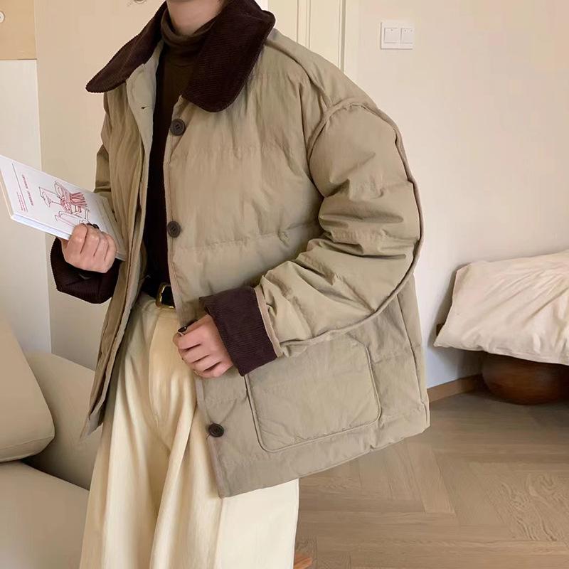 

Женский пуховик из вельвета с цветными вставками, новый сладкий модный теплый пуховик-«маленький хлеб» на зиму 2025, тренд one size fits all хаки