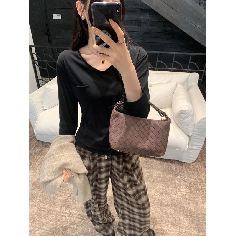 Korean High-End V-Neck Loose Long-Sleeve Women's T-Shirt, Autumn/Winter 2025