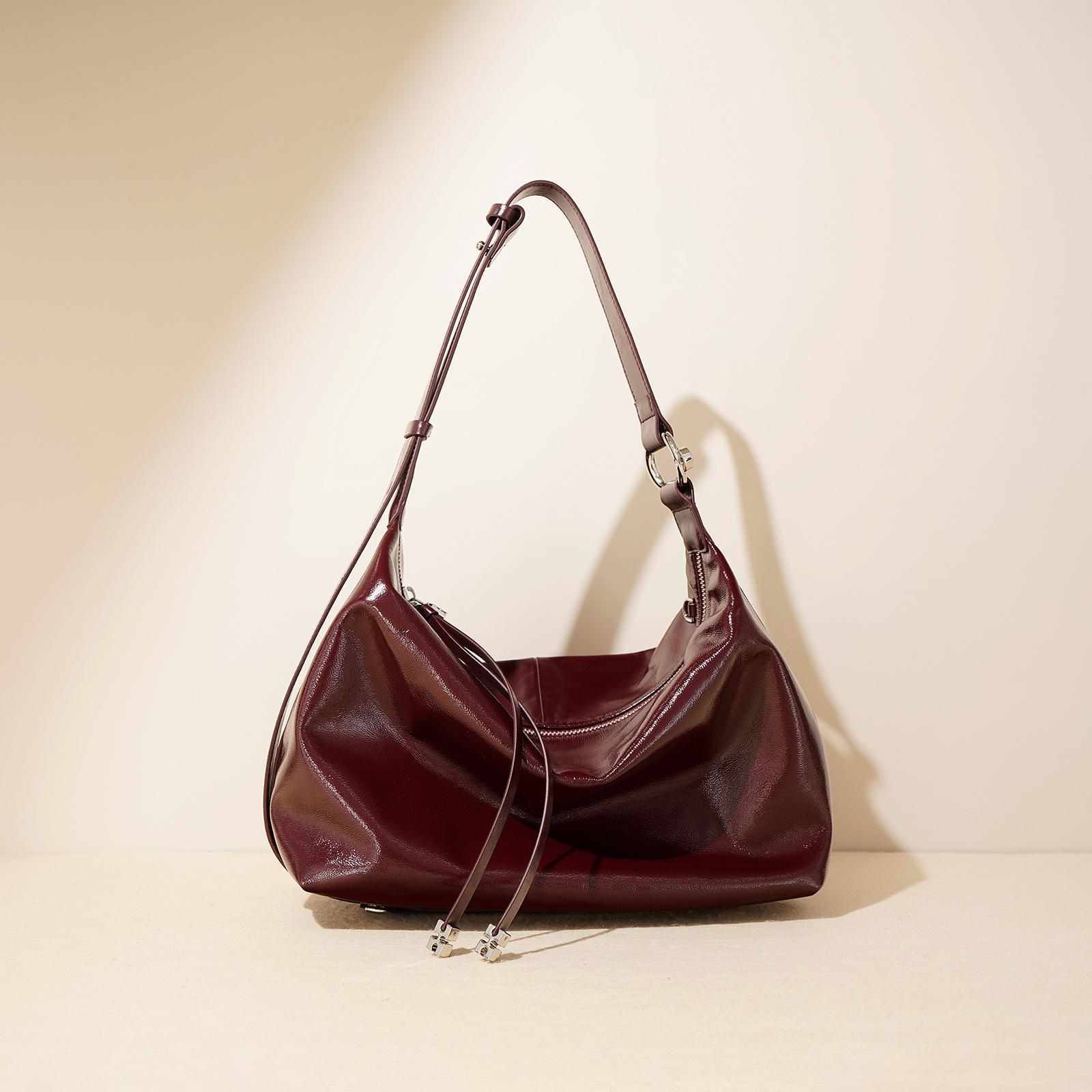 2026 new retro oil wax leather tote bag niche design large capacity feeling shoulder messenger bag women