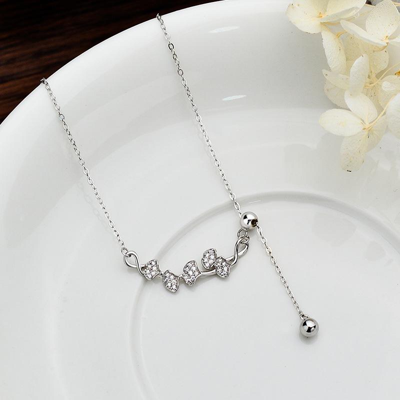 Apricot Leaf Tassel Necklace Exquisite and Elegant Style, Small and Popular Design with Diamonds, Light Luxury, and High Grade Collar Chain