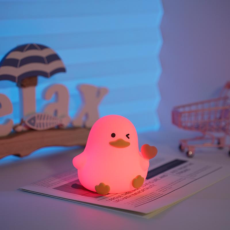 

Heart-shaped Silicone Duck Night Light - Rechargeable LED Bedside Lamp & Decorative Table Light 2.5W