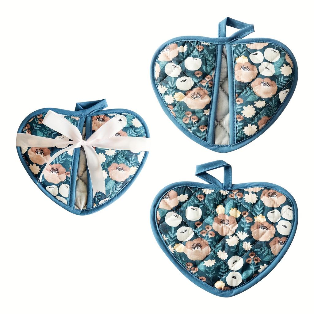 1 Pcs Heart Shaped Heat Resistant Pads Packaged with a Ribbon.These Thick Fabric Mats Feature a Vintage Floral Print