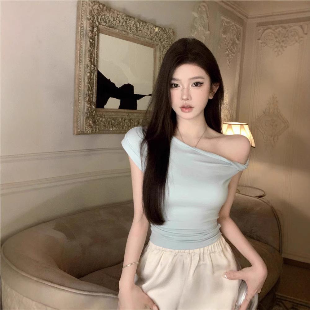 Summer's New Slim-fitting and Thin Sexy Hottie Top Irregular Slanted Shoulder Wrinkled Design Short-sleeved T-shirt Women