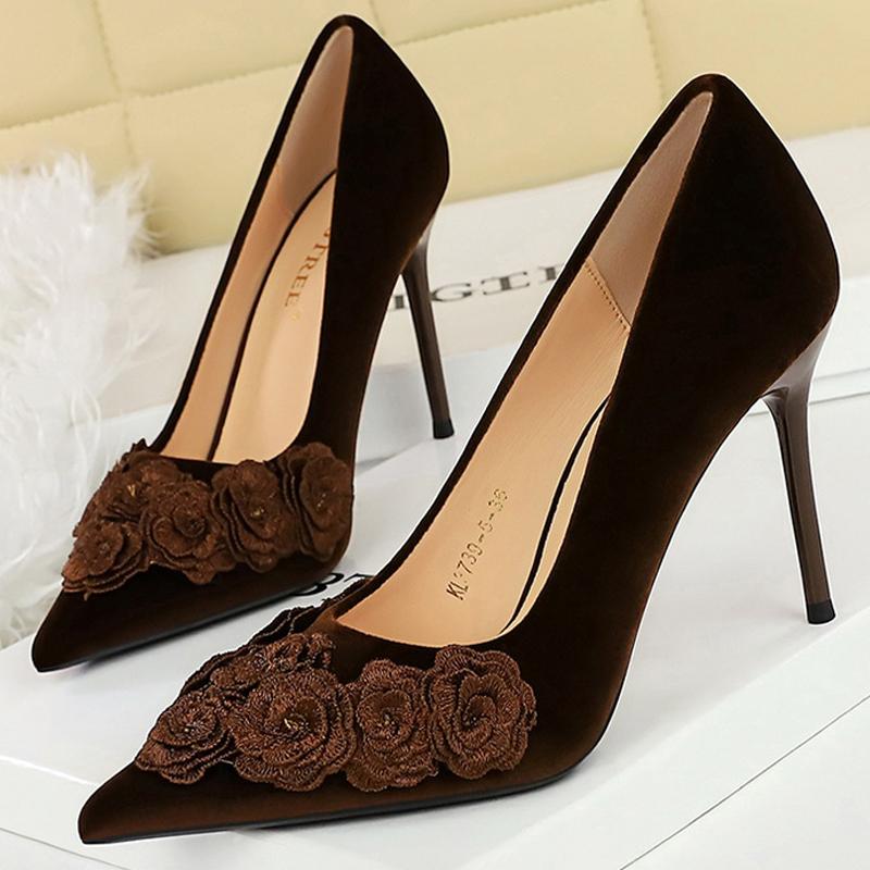 9CM Fashion Flower Design Women High Heels Retro Suede Wedding Women Shoes Party Club Stiletto Heels Chinese Style Pumps Tacones