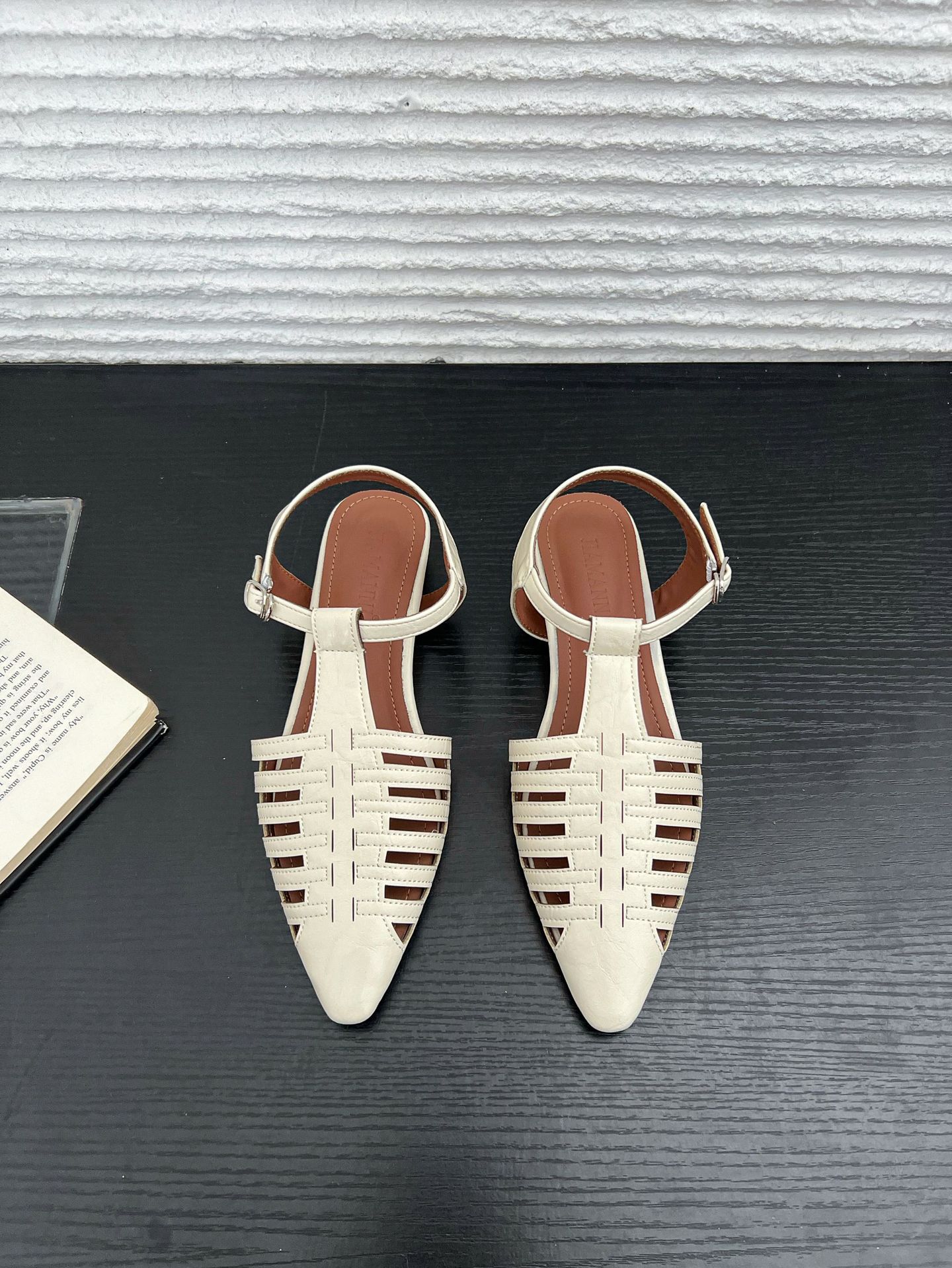 Women s Pointed Toe Low Heel Cut-Out Vintage Style Unique Design Sandals - Perfect for Daily Wear 35