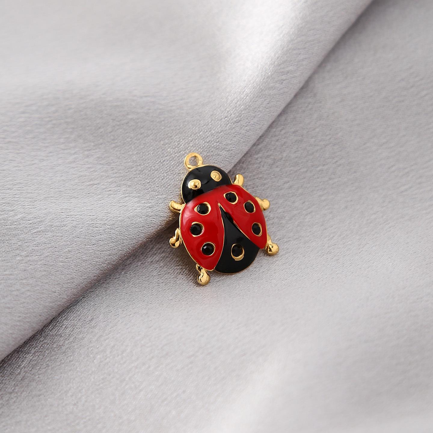 

Ретро Красочная Эмалевая Подвеска Божья Коровка Жук Формы Ювелирный Аксессуар 1 piece