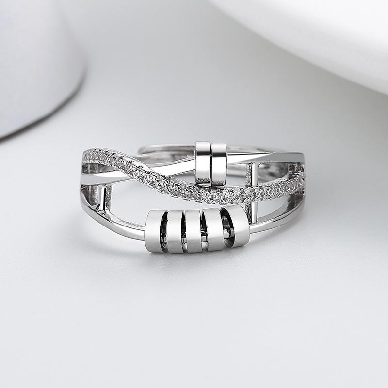 Europäischer und Amerikanischer Retro Thai Silber Angstring: Drei-Ring-Fingerring für Damen mit eingelegten Diamanten und drehender Perle