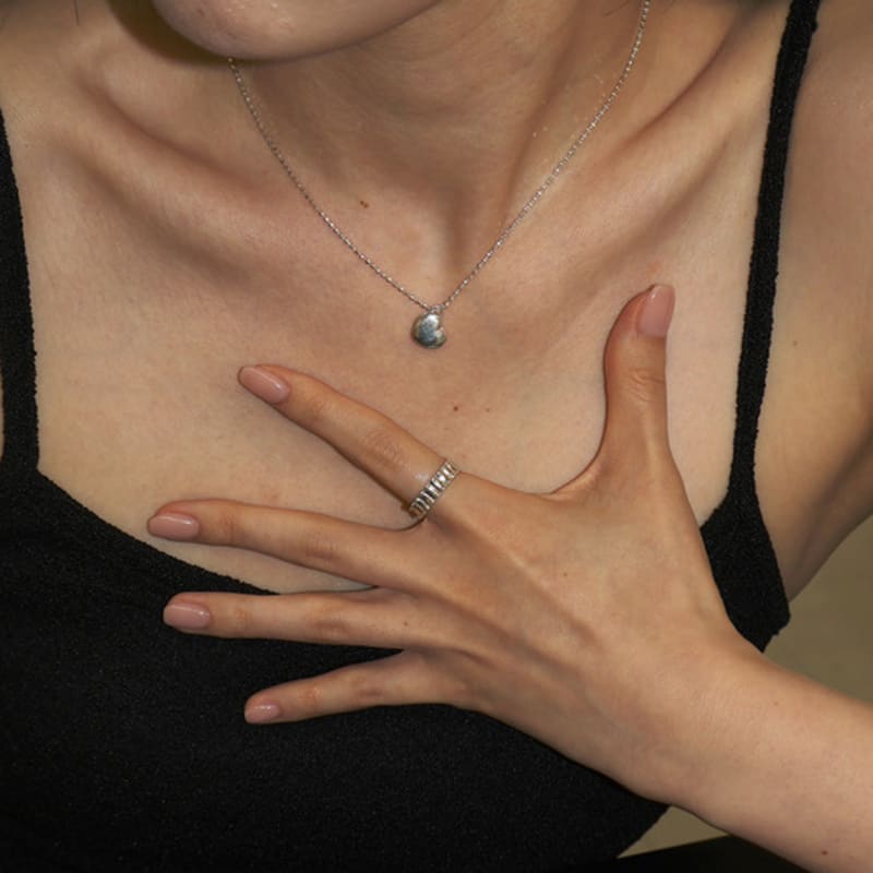 World Line Antique bridge ring