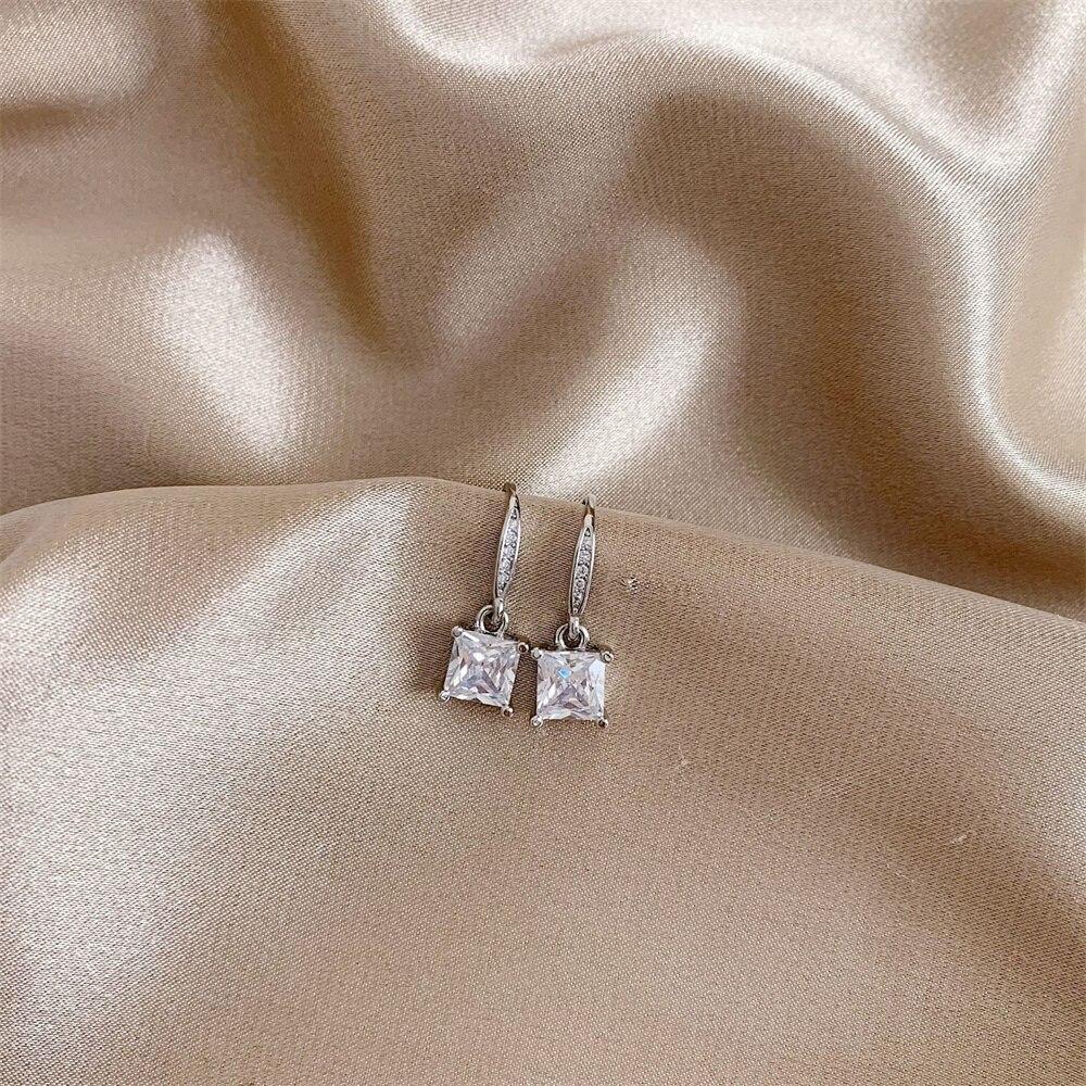 New Women Earring Pendant 925 Silver Four Claw Moissanite Micro -Inlaid Zircon A Pair Piercing Hoops Earrings Jewelry Gift