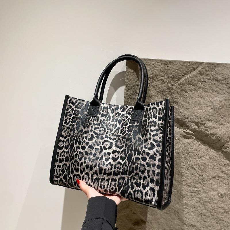 New Leopard Print Trend Tote Bag Women's Large-capacity Niche Work Commuter Students Class Fashion Shoulder Bag