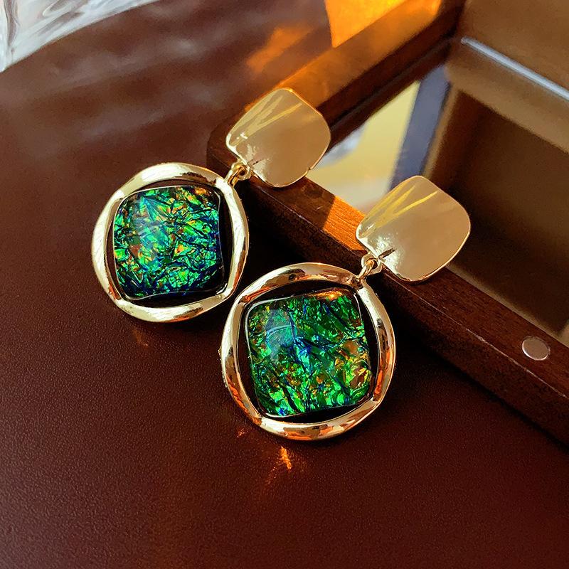 New Trend Gradient Green Square Pendants Women's Hanging Earrings Hollow Rhombic Geometric Statement Dangle Earrings 2025