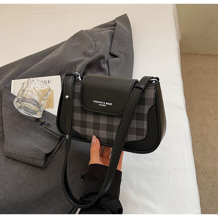 French niche plaid bag women's 2025 new trendy and versatile foreign style messenger bag fashion temperament shoulder armpit bag