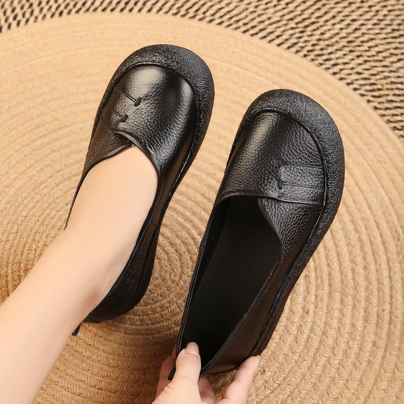 Leather soft sole new mother pedal non-slip wear-resistant women's shoes comfortable flat bottom shallow mouth retro single shoes