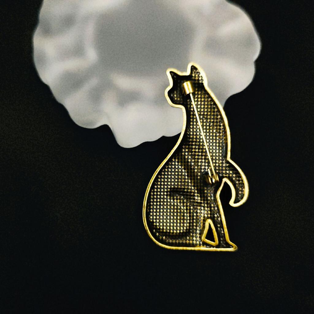Medieval Brooch Animal Cute Kitten Brooch Versatile for Male and Female Students