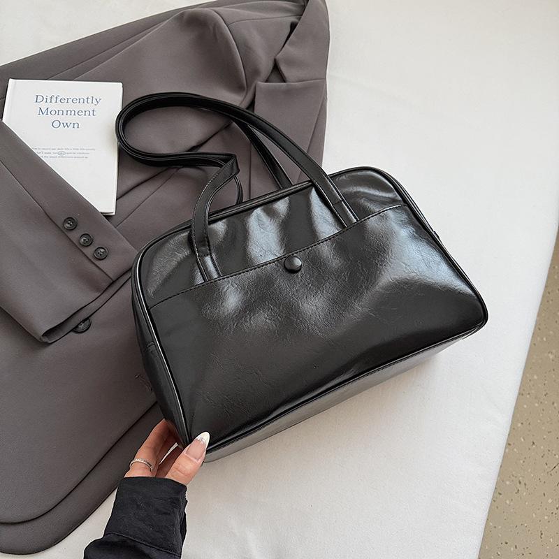 

Underarm commuter bag women s large capacity 2025 autumn new niche foreign style casual retro shoulder portable pillow bag