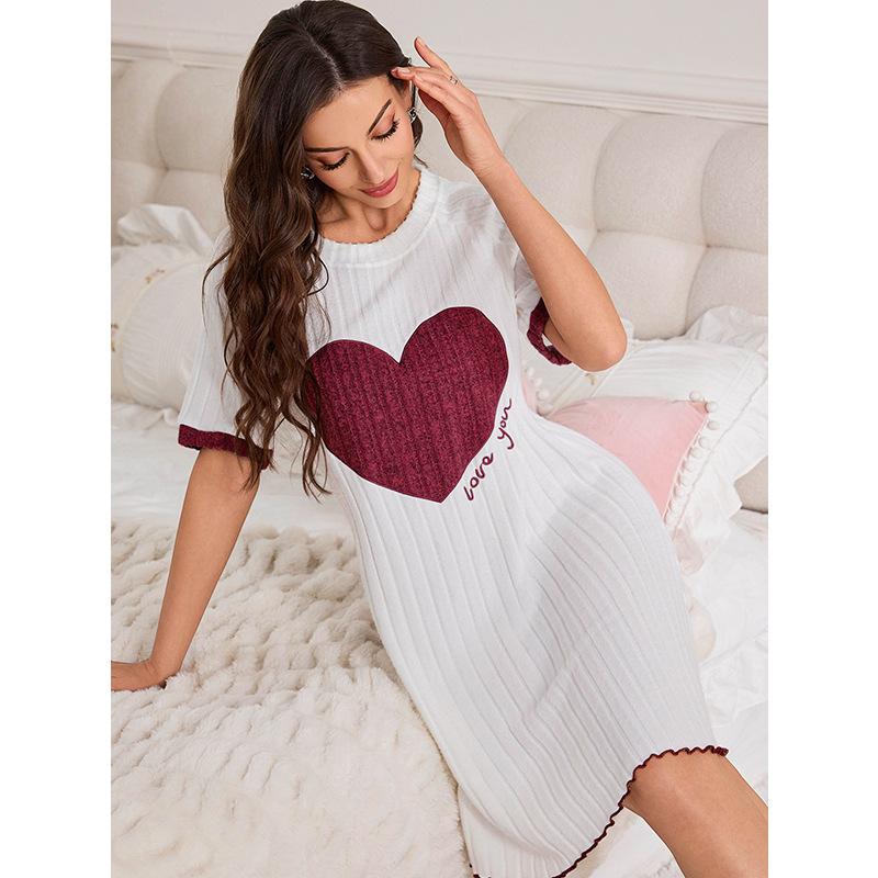 

New Short-sleeved Nightgown and Home Wear for Women In Spring and Summer with Embroidered Hearts S бордовий