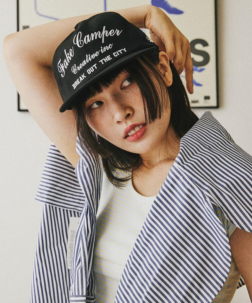 FAKE CAMPER Script Camper Script Lettering Snapback [Black]