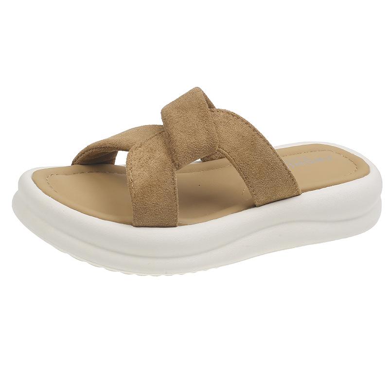 

Design sense niche slippers women s summer wear thick bottom versatile 2025 new fashion soft bottom stepping on shit feeling beach sandals 35 хакі