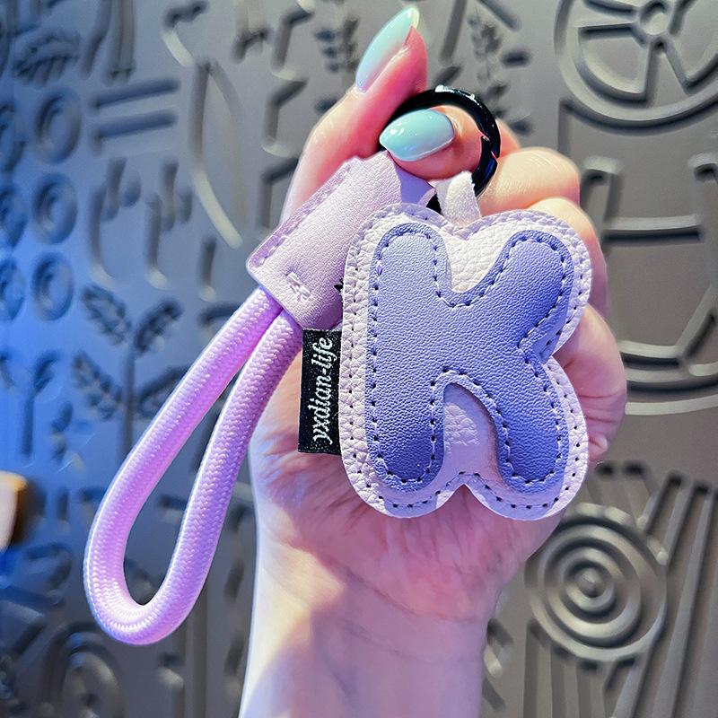 Creative Exquisite 26 English Letter Keychain Pu Leather Bag Hanging Charms Alphabet Keyring Ornaments Lucky Pendant Couple Gift