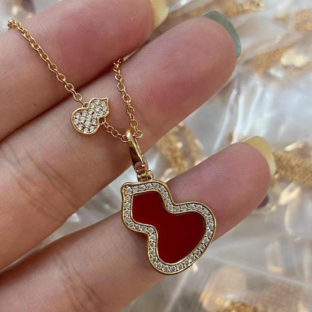 18K Rose Gold Red Agate & Mother-of-Pearl Gourd Necklace with Clavicle Chain