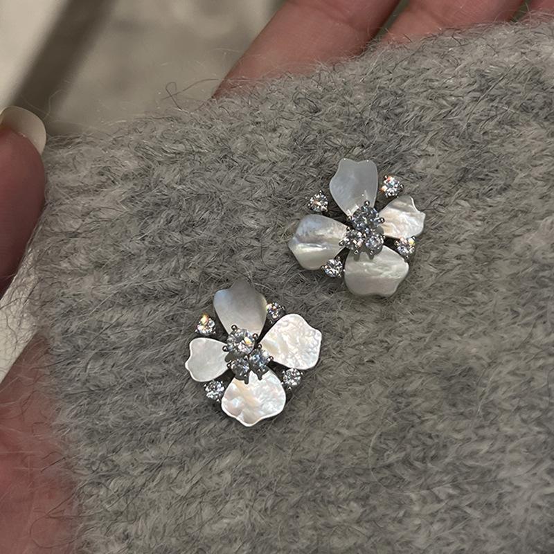 

Серьги-пусеты с цирконом в виде цветка рябчика, модные, легкая роскошь, высококлассные серьги, корейские, изысканные серьги для женщин