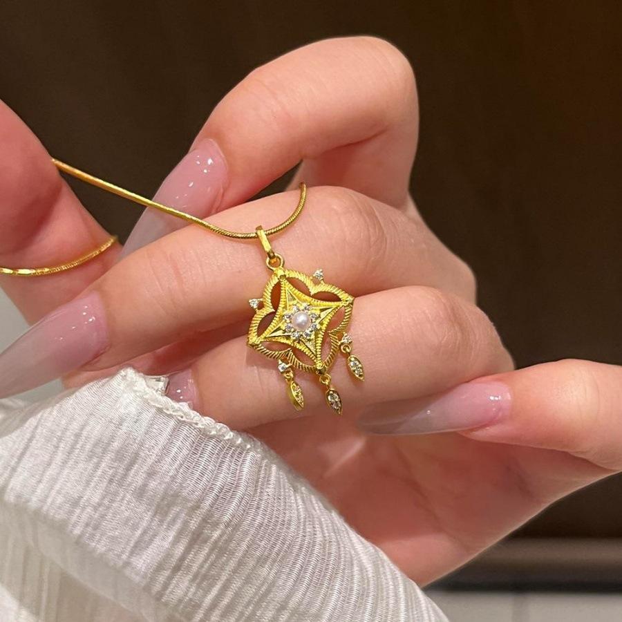 Niche Weaving Dream Plume Star Necklace Light Luxury Exquisite Hollow Tassel Dream Catcher Pendant Hammer Clavicle Chain