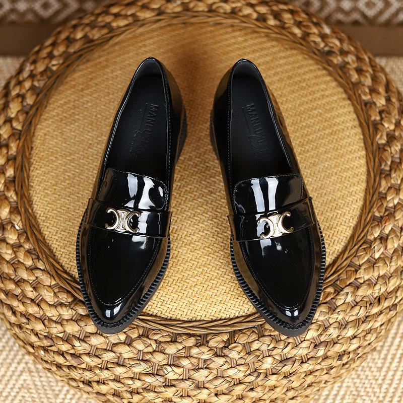 

Маленькие кожаные туфли женские осенне-зимние модные новые с внутренней платформой одинарные туфли черные профессиональные рабочие туфли 32