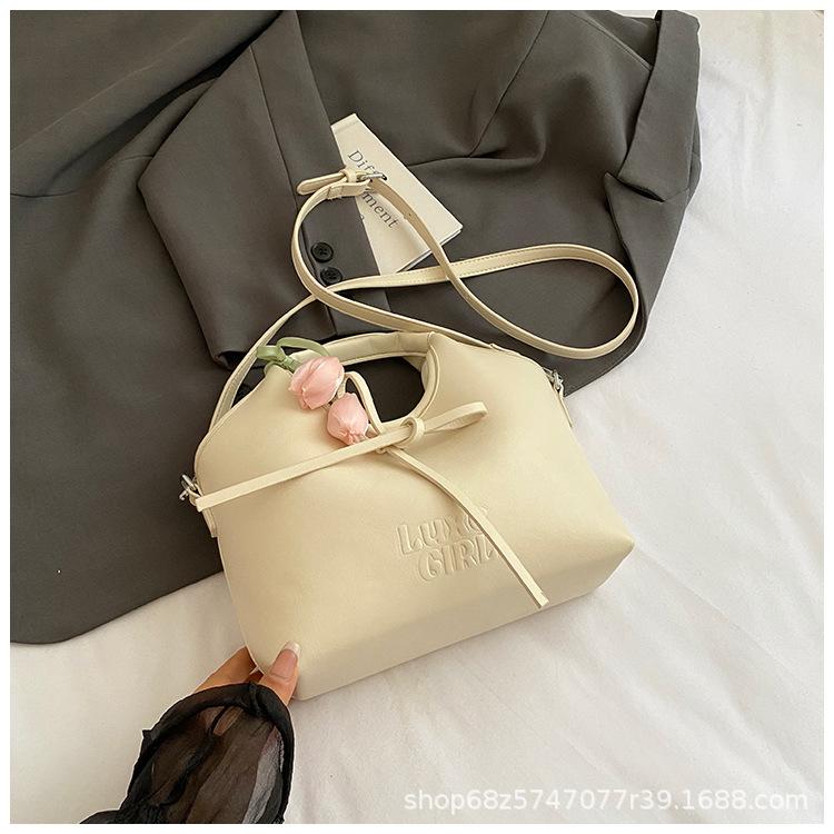 

Small bag women s 2025 new handbag high-end foreign style versatile commuter casual versatile fashion bucket bag білий
