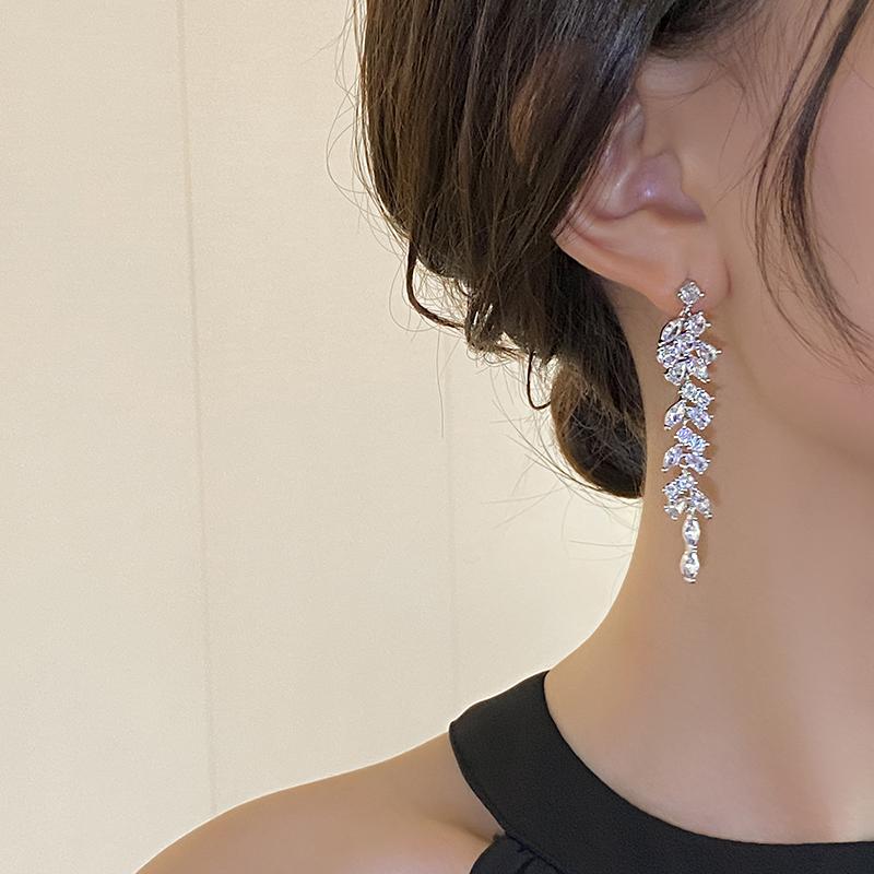 Luxurious Sparkling Zircon Silver Color Wheat Spike Tassel Pendant Earrings 2026 Design Women's Sexy Jewelry Fashion Accessories