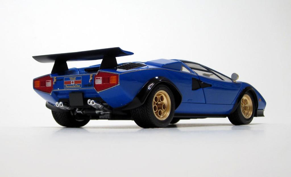 Aoshima Bunka Kyozai 1/24 Supercar No.05 Wolf Countach Version 2
