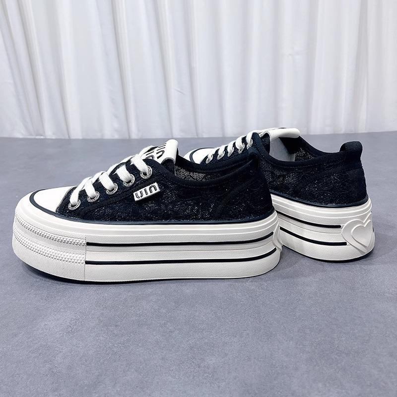 Mesh atmungsaktive kleine weiße Schuhe Damen 2025 Sommer neue beliebte vielseitige Muffin dicke Sohle erhöhend lässige Canvas-Schuhe