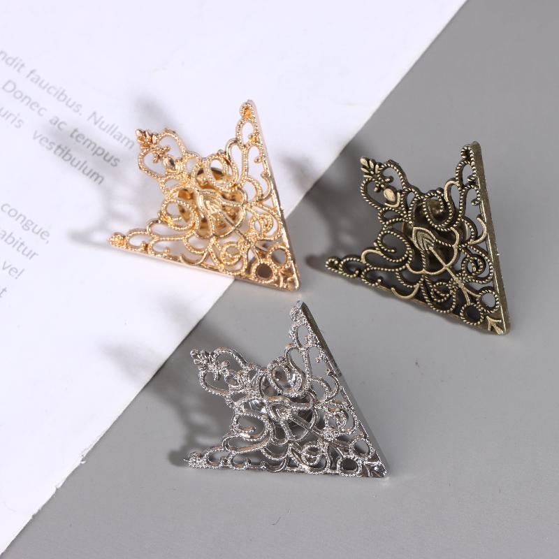 5Pair Vintage Hollow Patterned Triangle Brooch Metal Hollowed Out Crown Collar Brooch Exquisite Shirt Collar Pin Accessories
