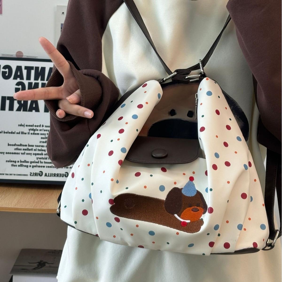 Сумка-тоут для щенка Милый одноплечевой рюкзак-кроссбоди Сумка в горошек Нишевый универсальный мультяшный кофейного цвета Одна сумка Три способа носить Coffee Color