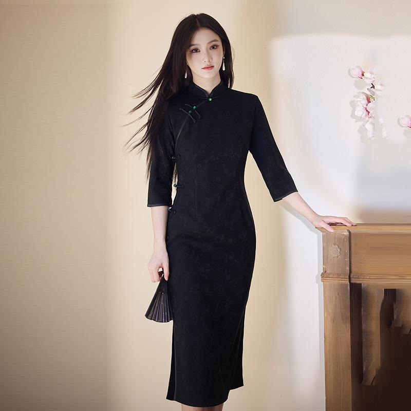Black national style new Chinese long autumn long-sleeved cheongsam improved young women's high-end sense can be worn daily in spring and autumn
